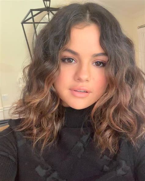 selena gomez with curly hair